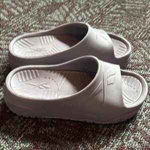 Reebok Light Purple Slide Sandals size 6